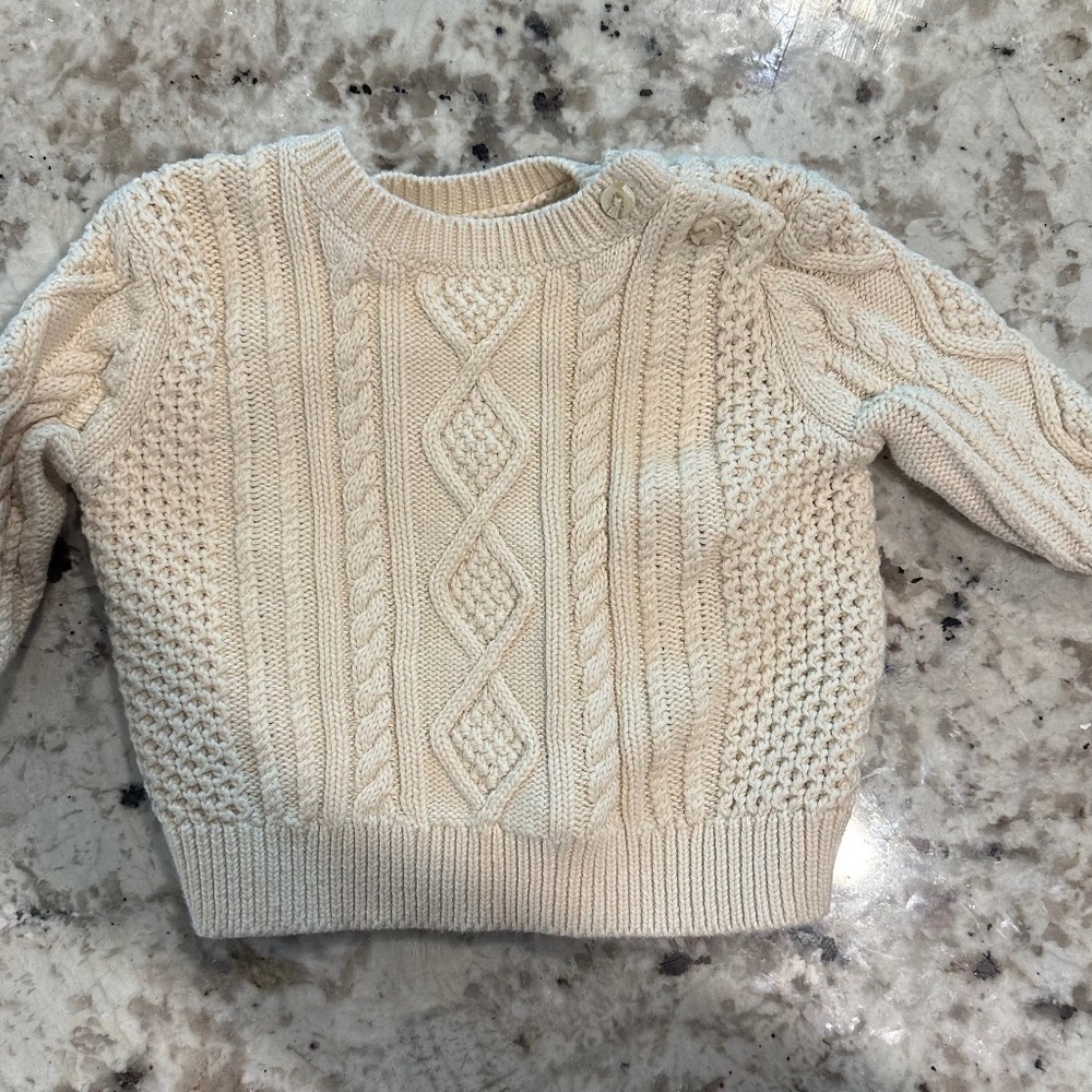 *GENTLY WORN/LIKE NEW* babyGap 3-6 M Cable Knit Sweater